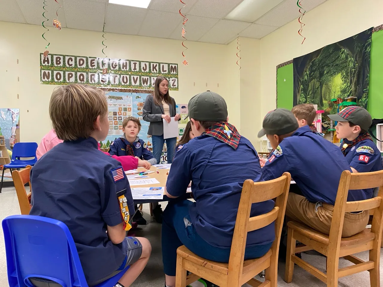 Morgantown Mayor Daniel Trumble speaking with Pack 60 Webelos scouts